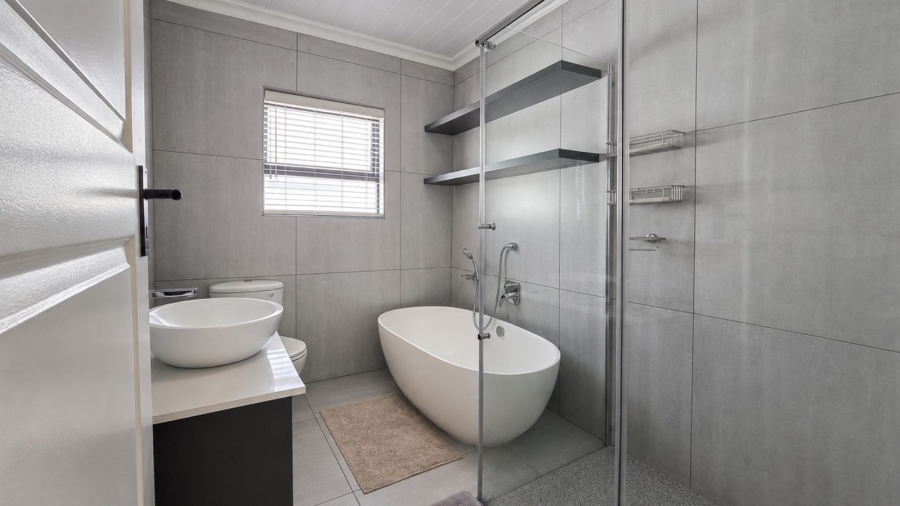 4 Bedroom Property for Sale in Stilbaai Wes Western Cape